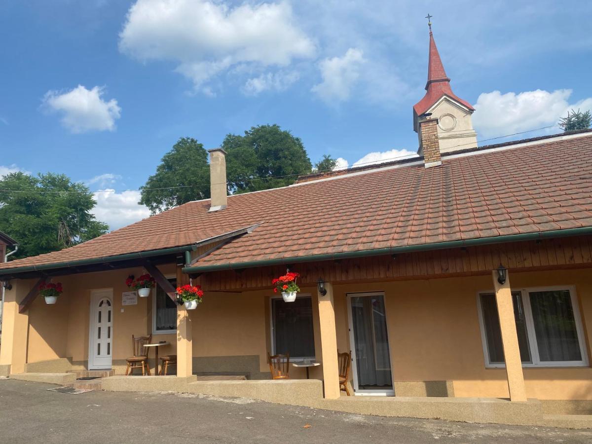 Batorka Vendeghaz * Tállya